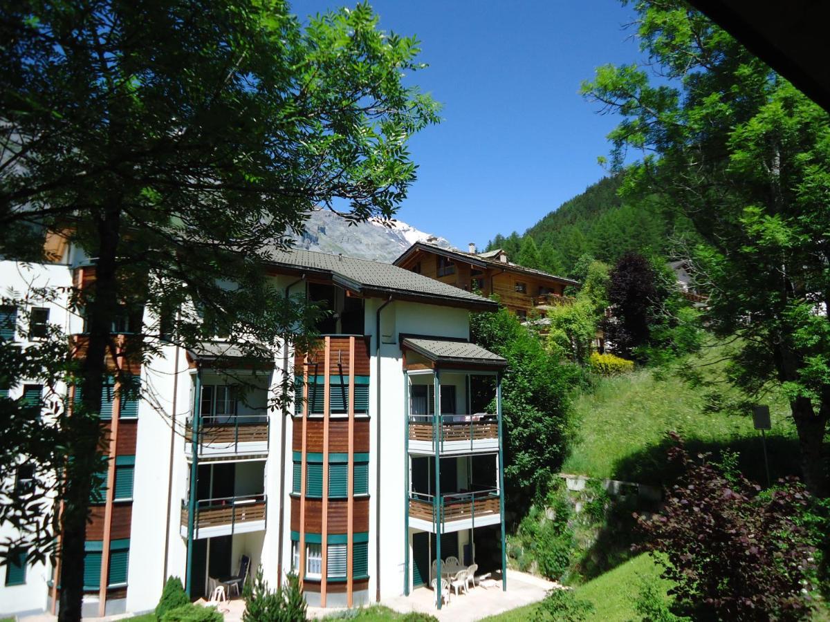 Hotel Quellenhof Leukerbad Exterior photo