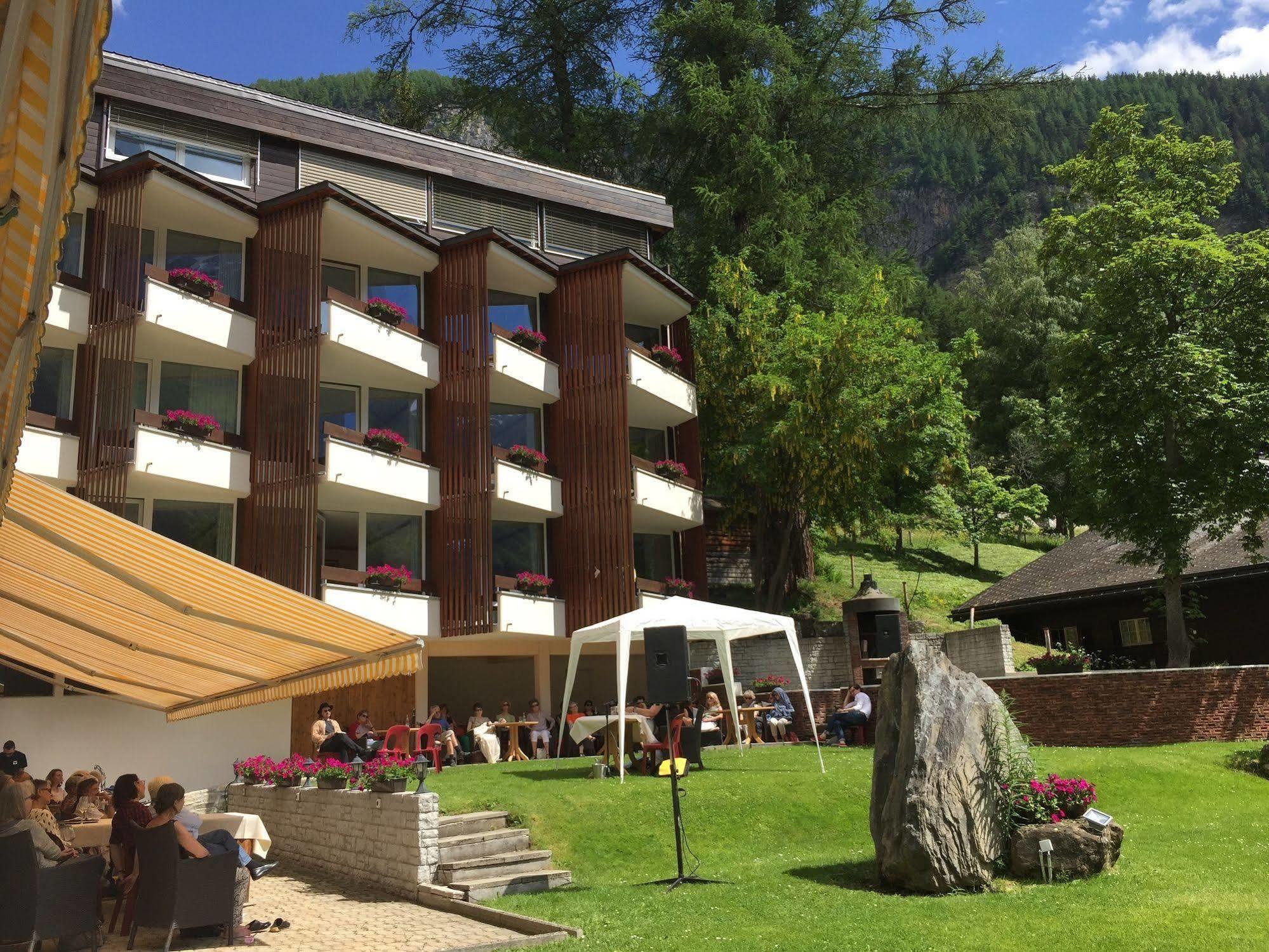 Hotel Quellenhof Leukerbad Exterior photo